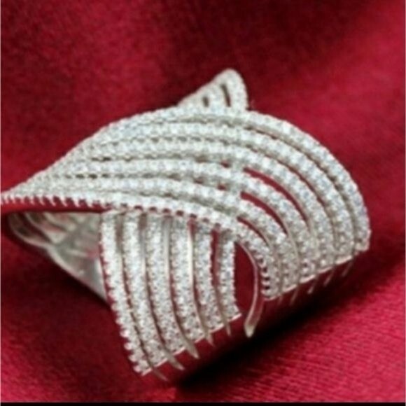 NEW Silver Princess Cut Criss-cross diamond ring. 💍 - Picture 4 of 9